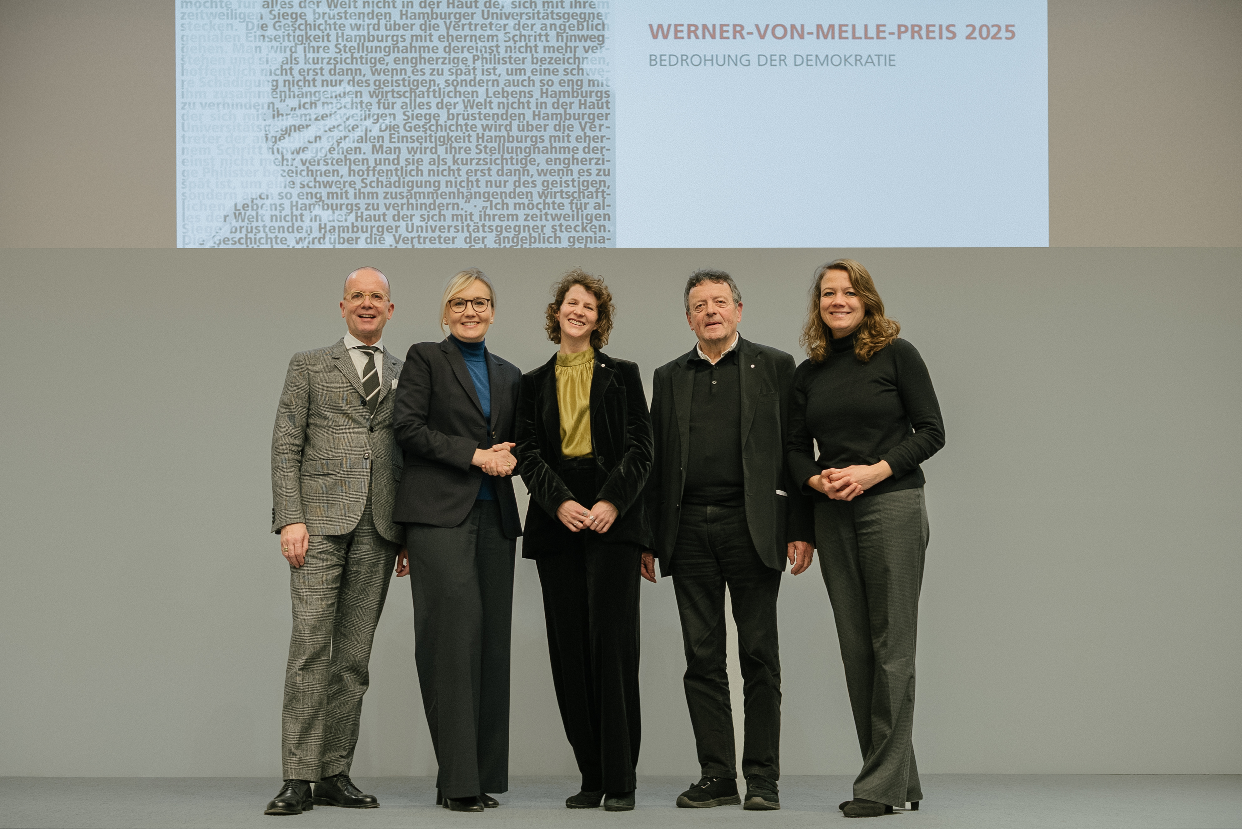 © Lennart Selle | v.l.n.r.: Prof. Dr. Markus Kotzur, Prof. Dr. Natalia Filatkina, Dr. Manuela Niehaus, Dr. Ekkehard Nümann und Dr. Miriam Putz 